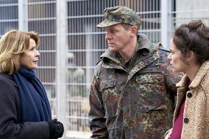 "Unter Verdacht: Verschlusssache": Oberst Reibl (Johannes Zirner) und seine Frau Marie (Maya Haddad, r.) behaupten gegenüber...