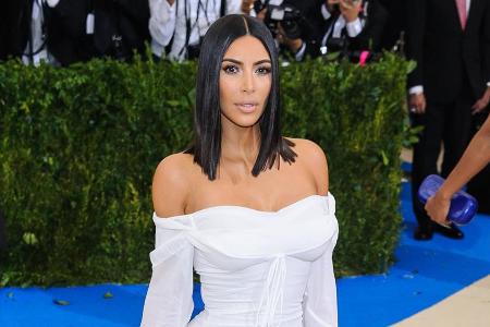 Kim Kardashian steht ihrer Schwester zur Seite
