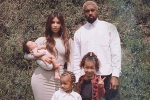 Kim Kardashian musste für dieses Foto offenbar viel Überzeugungsarbeit leisten