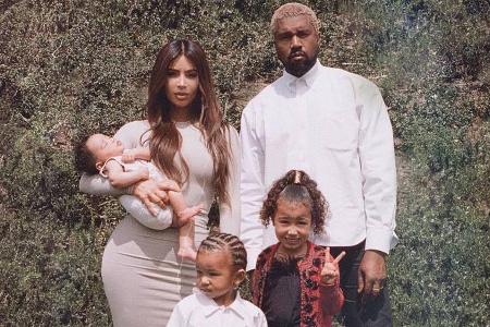 Kim Kardashian musste für dieses Foto offenbar viel Überzeugungsarbeit leisten