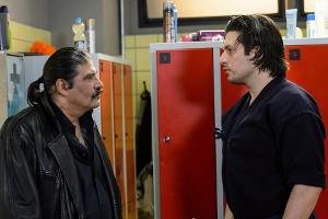 "Alles was zählt": Maximilian (r.) bekommt überraschend Besuch von Pacho Villa-Rojo, einem alten Bekannten...