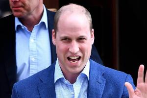 Gut gelaunt (und mit leichten Augenringen) hat Prinz William das Krankenhaus verlassen, in dem sein zweiter Sohn geboren wurde