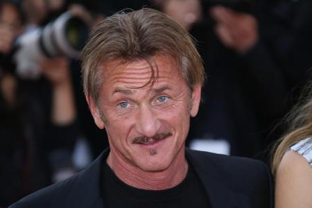 Sean Penn ist jetzt unter die Autoren gegangen - seine Promifreunde feiern ihn