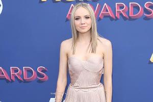 Danielle Bradbery sah in dem Kleid süß aus - und könnte glatt als Braut durchgehen