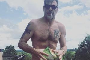 Ehefrau Hilarie Burton gratulierte Jeffrey Dean Morgan mit diesem Bild