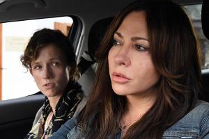 "Frühling - Mehr als Freunde": Katja (Simone Thomalla, r.) hilft der depressiven Judith Kleinke (Adina Vetter), wieder auf d...