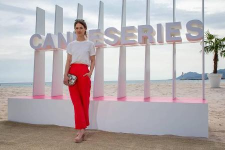 Paula Beer beim Photocall der Jury für das Festival Canneseries