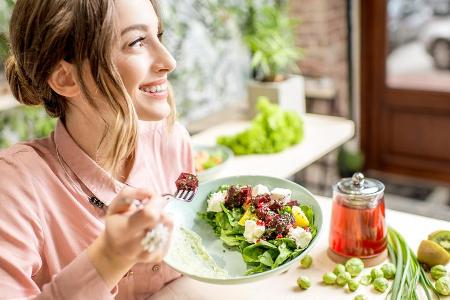 Muss man nach der Fastenzeit wirklich weiter bei Low Carb und Salat bleiben, um das Gewicht zu halten?
