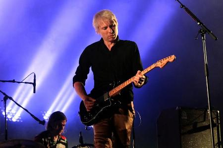 Alex Kapranos bei einem Auftritt seiner Band Franz Ferdinand in England
