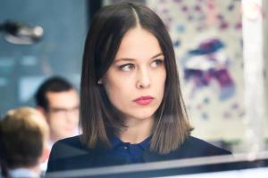 Paula Beer alias Jana Liekam in "Bad Banks"