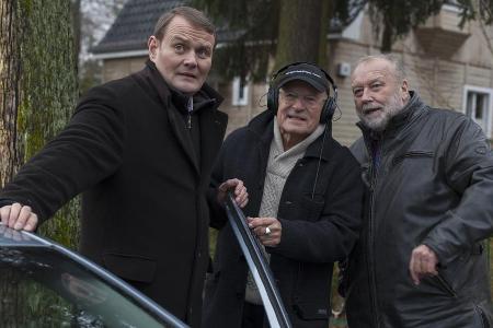 Devid Striesow (l.) schwärmt von der Zusammenarbeit mit Volker Schlöndorff (Mitte) an 