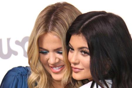 Khloé Kardashian (l.) und Kylie Jenner waren zur selben Zeit schwanger