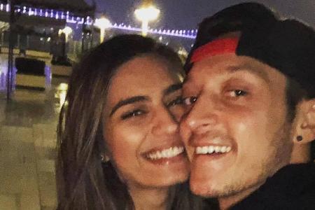 Mesut und seine Amine im Liebesglück