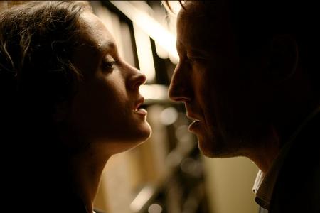 Nadja Simon (Friederike Becht) und Grünberg (Wotan Wilke Möhring) in der Crime-Serie 