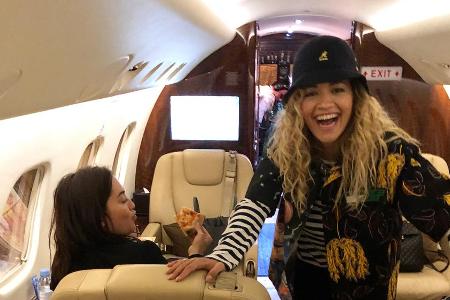 Sängerin Rita Ora scheint es nach der Sause der letzten Tage richtig gut zu gehen