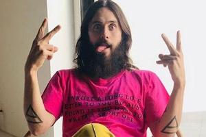 Jared Leto stellt seinen Bart zur Debatte