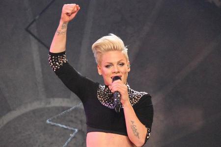 Wird Pink beim Super Bowl die US-Nationalhymne singen können?
