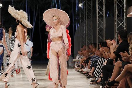 Ihr erster Runway: Fast alle Mädchen dürfen bei Christian Cowans Show mitmachen
