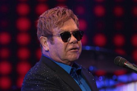 Mit seinem Video-Auftritt hat Elton John für ganz schön Verwirrung gesorgt