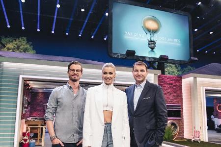 Joko Winterscheidt (v.l.), Lena Gercke und REWE-Einkaufschef Hans-Jürgen Moog bilden die Jury von 