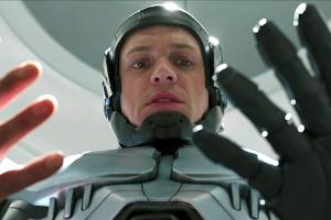 "RoboCop": Dank Hightech-Maschinenteilen bleibt der Polizist Murphy (Joel Kinnaman) am Leben