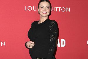 Model Miranda Kerr präsentiert stolz ihren Babybauch