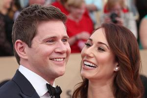 Verliebt und verlobt: Schauspieler Allen Leech mit seiner Braut in spe Jessica Herman