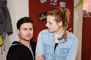 "Unter uns": Paco befürchtet wegen der völlig aufgelösten Elli, dass ihre Mutter gestorben ist...