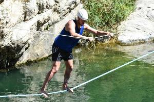 "Ewige Helden": Der ehemalige Handballspieler Pascal Hens versucht sich am Drahtseil