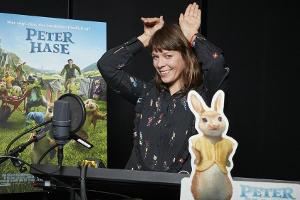 Jessica Schwarz schlüpft in die Rolle der Häsin Mopsi