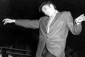Elvis Presley im Jahr 1955 bei einem Auftritt
