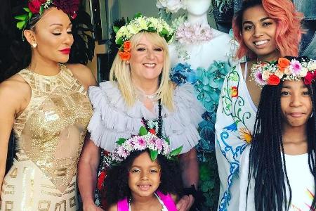Mel B (l.) feiert ihren Geburtstag mit ihrer Familie