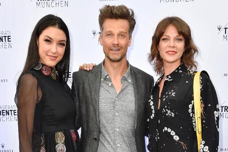 Rebecca Mir, Wayne Carpendale und Jessica Schwarz (v.l.n.r.) teilen eine Leidenschaft für schöne Autos