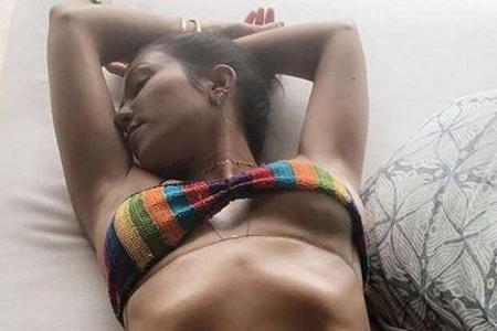 Kourtney Kardashian im knappen Bikini-Oberteil