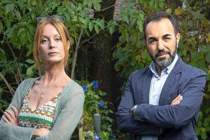 "Zaun an Zaun": Die Romanautorin Lissi (Esther Schweins) und der ordnungsliebende Bauleiter Kenan (Adnan Maral)