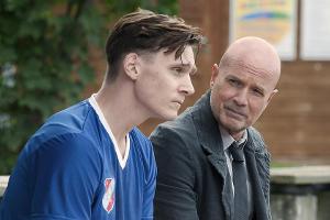 "Der Kriminalist: Schattenmädchen": Schumann (Christian Berkel, r.) fragt sich, wie gefährlich Michael (Rick Okon) tatsächli...