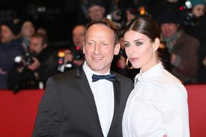 Wotan Wilke Möhring, hier mit Cosima Lohse bei der letzten Berlinale-Eröffnung, hat in einem aktuellen Interview seine femin...