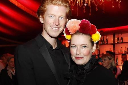 Enie van de Meiklokjes mit ihrem Mann Tobias Stærbo auf einer Gala in Berlin