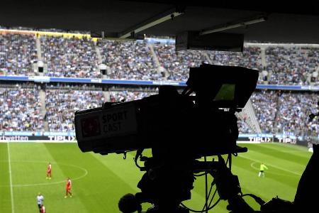 Wer überträgt im Fußball eigentlich was?