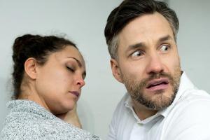 "Unter uns": Malte muss befürchten, Caro zu verlieren, wenn sie nicht bald aus dem Kühllaster befreit werden