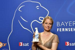 Katrin Nemec, die Ehefrau von "Tatort"-Kommissar Miroslav Nemec, nahm den "Blauen Panther" in der Kategorie Nachwuchspreis e...