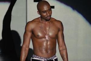 Schauspieler Demetrius Shipp Jr. als perfekte Tupac-Kopie
