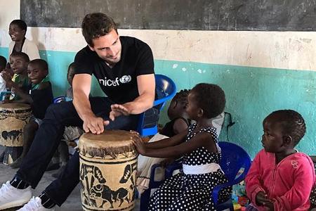 Mats Hummels besucht mit Unicef gerade Malawi