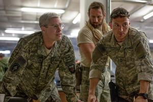 Brad Pitt (l.) in "War Machine"