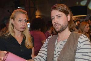 "GZSZ": Maren und John warten auf ihrer Mauerwerk-Party vergeblich auf den gebuchten Star-DJ