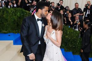 Selena Gomez und The Weeknd bei der Met Gala am 1. Mai 2017 in New York