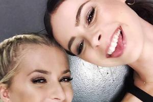 Wie fertig die beiden Lenas nach dem Show-Marathon doch waren, sieht man ihnen auf diesem Selfie irgendwie gar nicht an