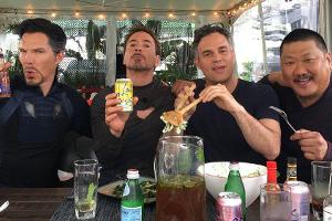 Robert Downey Jr. meldet sich mit diesem Schnappschuss vom Set von "Avengers: Infinity War"