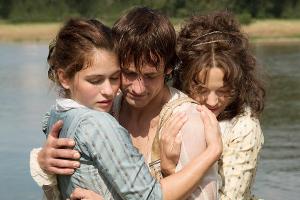 "Die geliebten Schwestern": Die Schwestern Charlotte von Lengefeld (Henriette Confurius, l.) und die unglücklich verheiratet...