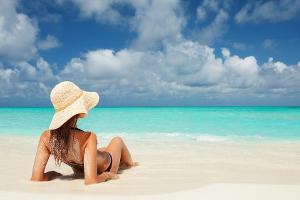 Sonne, Strand und Meer - hier würden die Deutschen am liebsten ihre Seele baumeln lassen